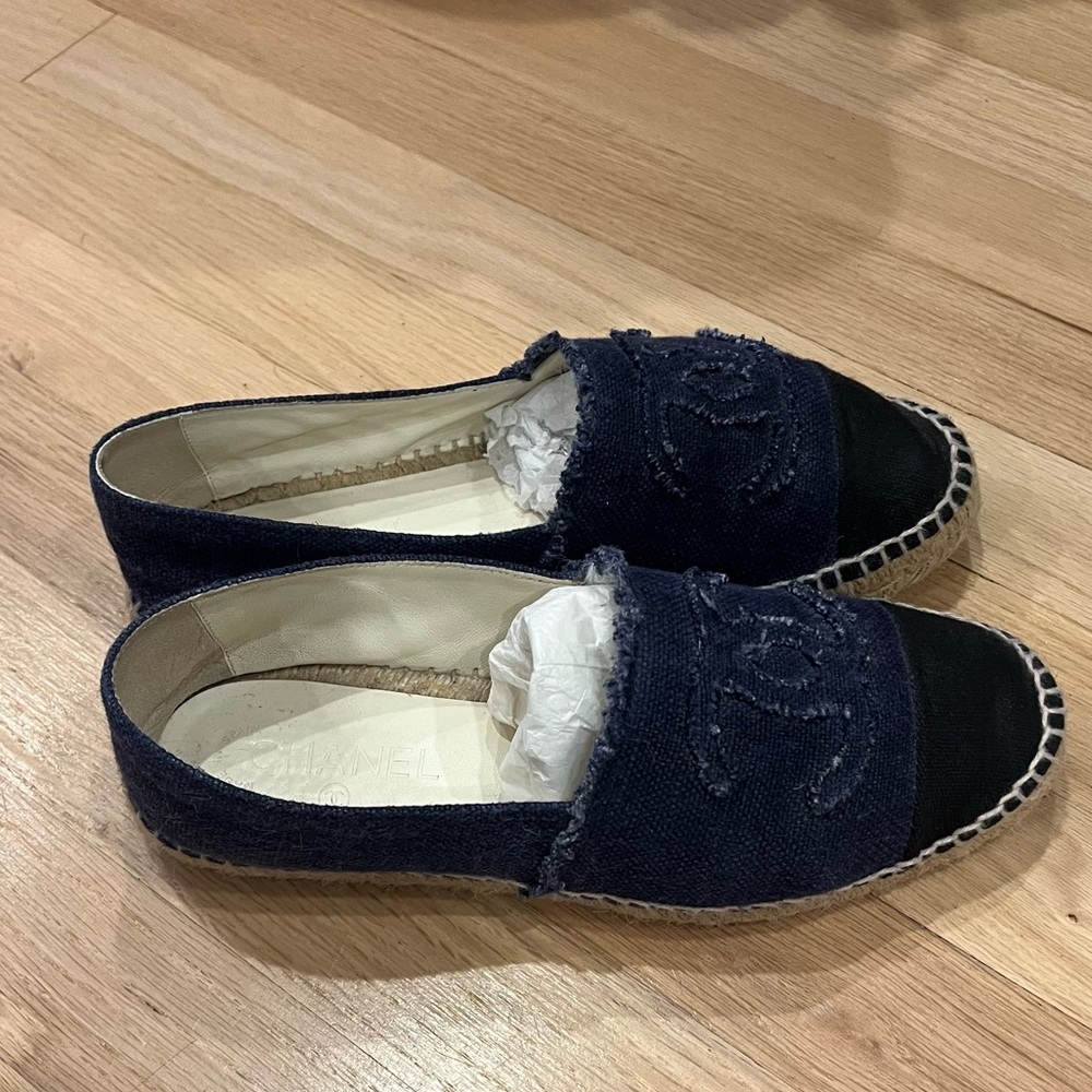 Authentic Chanel 2021 Interlocking CC Logo Espadrilles